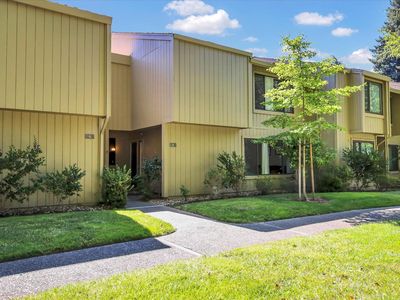8 Adelphi Ct