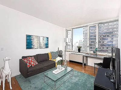 635 W 42nd St APT 12M