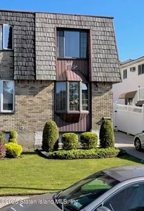 52 E Reading Ave
