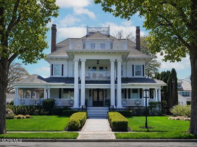 212 Crescent Parkway