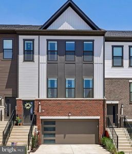 1120 Crested Wood Dr