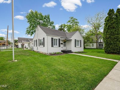103 W 6th St