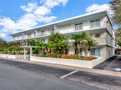 855 Dahlia Ln APT 304