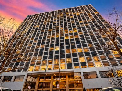 4343 N Clarendon Ave APT 2801