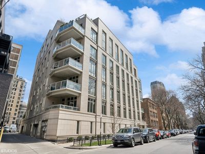 2753 N Hampden Ct #4A