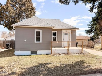 706 9th Ave W