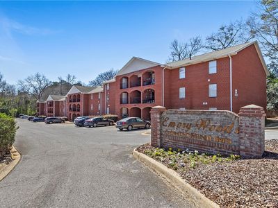 2515 Veterans Memorial Pkwy APT 402