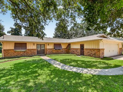 5570 Diamondhead Dr E
