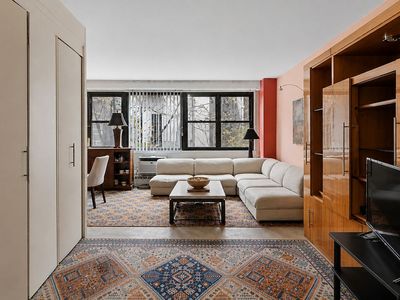 210 E 15th St APT 6D