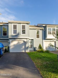 15 Fox Hollow Square