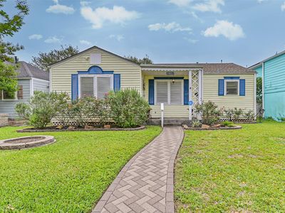4817 Alamo Dr