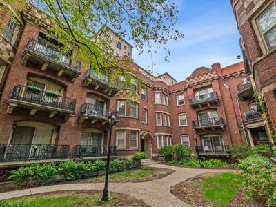 5321 S Harper Ave #3