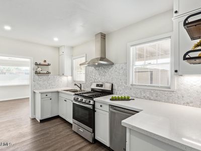 539 W 1ST Street