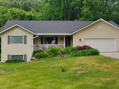 5437 Grand River Dr NE