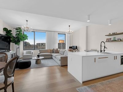 2218 Jackson Ave #608