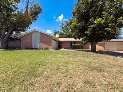 2111 Royal Oaks Dr