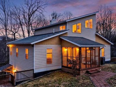 Property at 62 Summit Ct, Roseland, VA