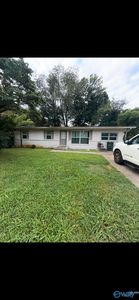 625 Laurel Dr NW