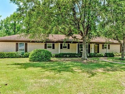 160 Linda Ln
