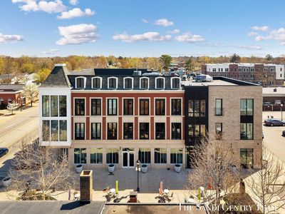 110 W Savidge St #302