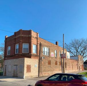 6843 S Racine Ave