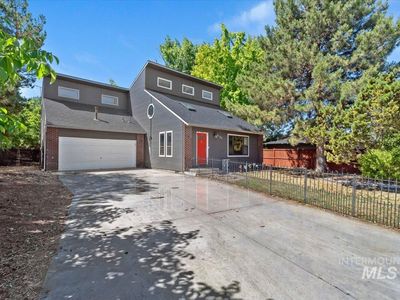 3185 E Springwood Dr
