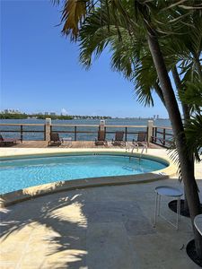 7845 NE Bayshore Ct APT 20