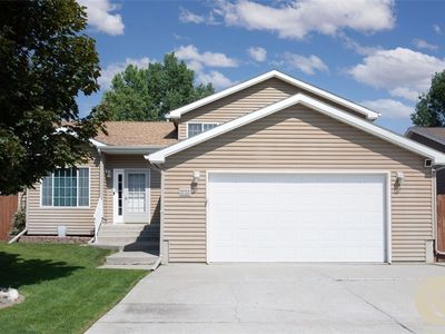 3733 Banff Ave