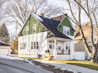 2615 North Wauwatosa AVENUE