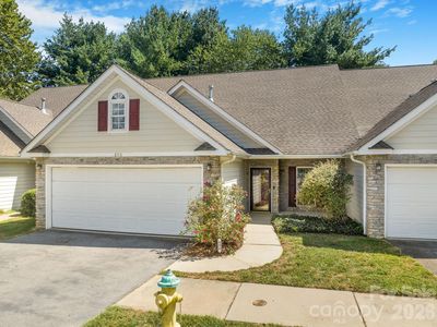 896 W Pointe Dr