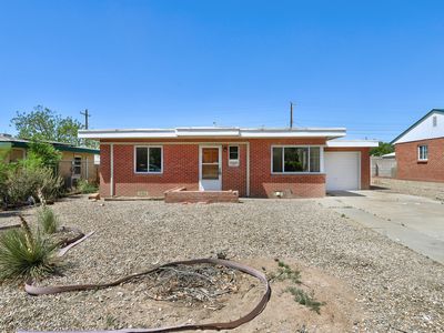 907 Manzano St NE