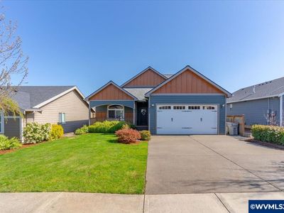 537 NE Evergreen Ave