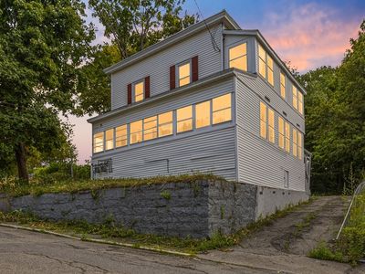 9 Martel St