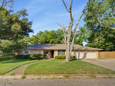 702 Preston St