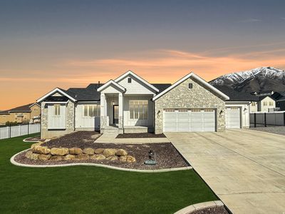 916 N Rocky Mountain Way