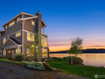 2033 E Lake Sammamish Parkway NE