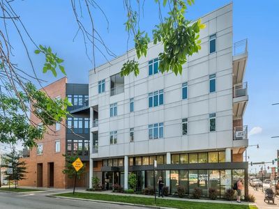 4770 N Manor Ave APT 304