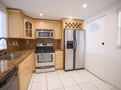 3600 NE 170th St APT 401