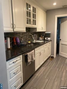 29 Fairview Pl APT 3