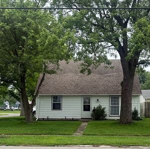 571 W Lawn Dr