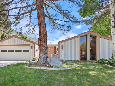 3570 E Summer Hill Dr