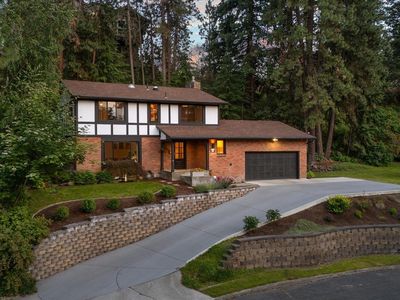 2726 E Mount Vernon Dr