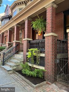 32 E Vine St