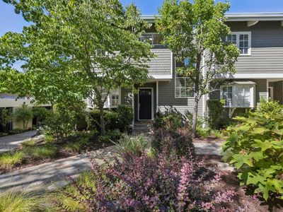 712 University Dr
