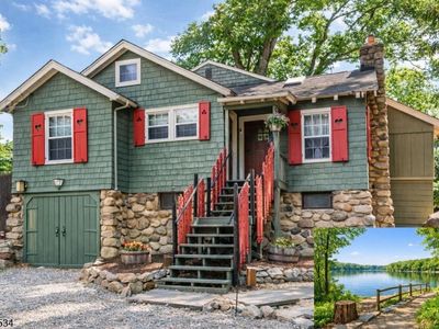 7 Woodbine Ln