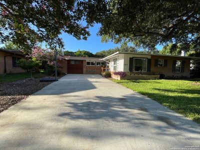 403 MARQUIS LN