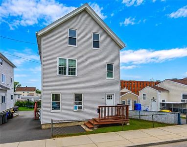 32 Slater St