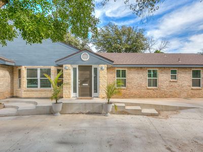 2760 Dena Dr