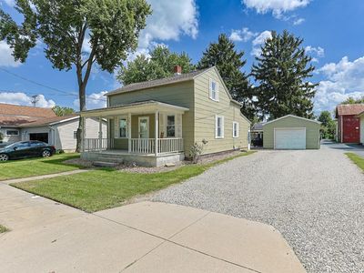 30 Hollister St