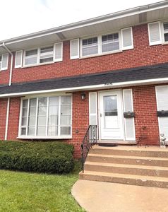 15W638 Virginia Ln